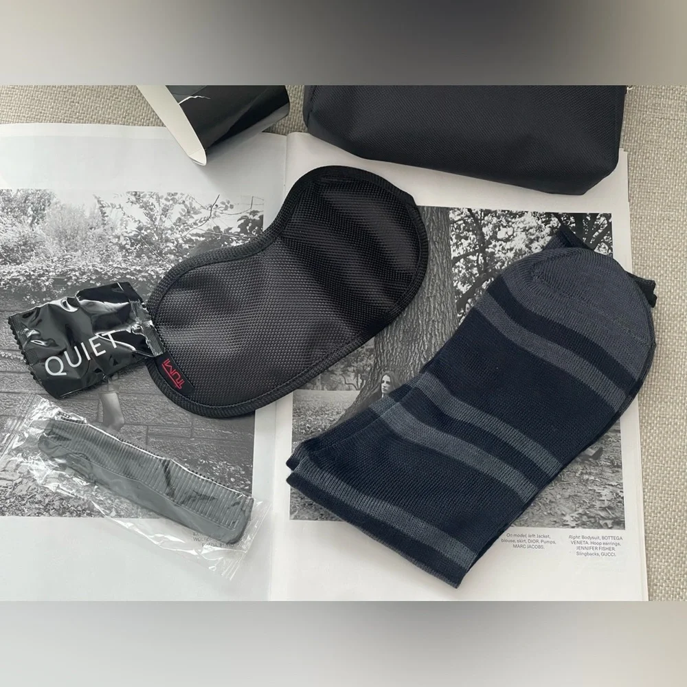 New Tumi For Delta Lined Cosmetic Bag In Navy Blue / Tumi Sleeping Mask In Black